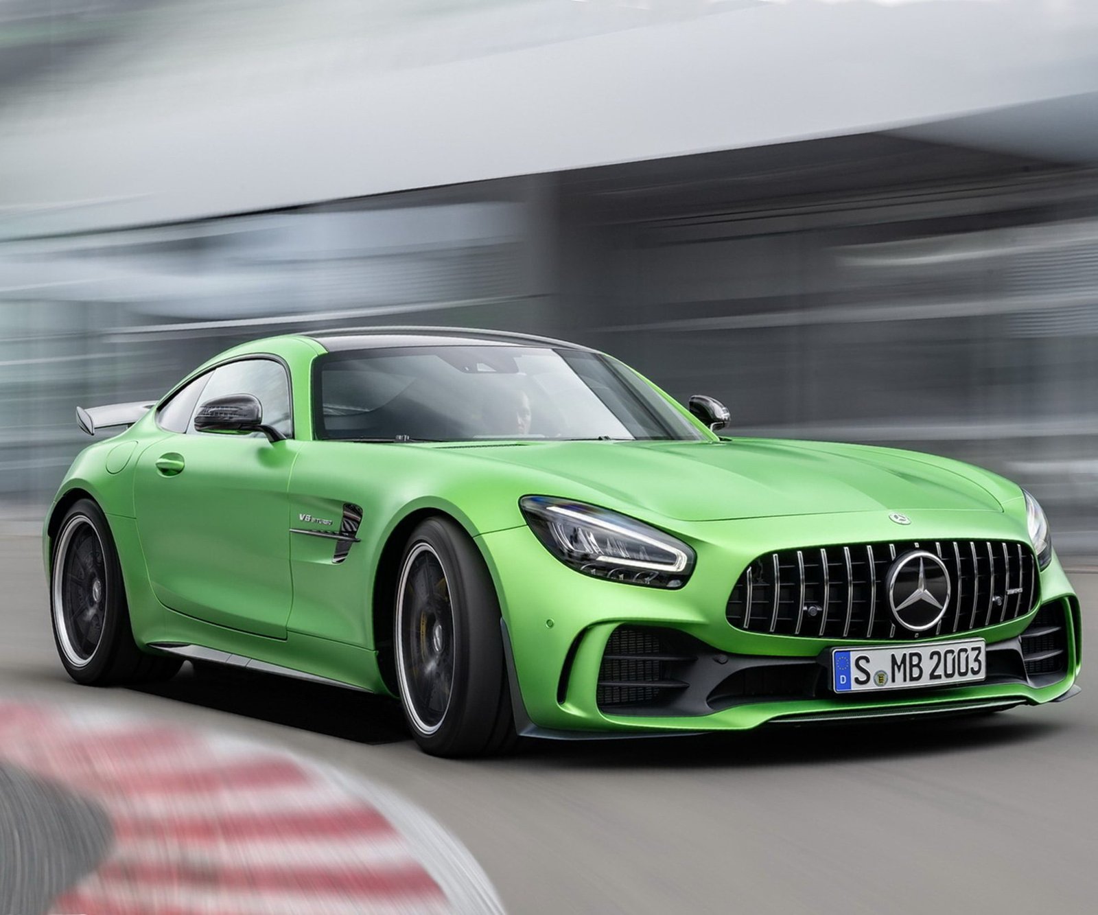 best-tech-sports-cars:mercedes-amg-gt-r