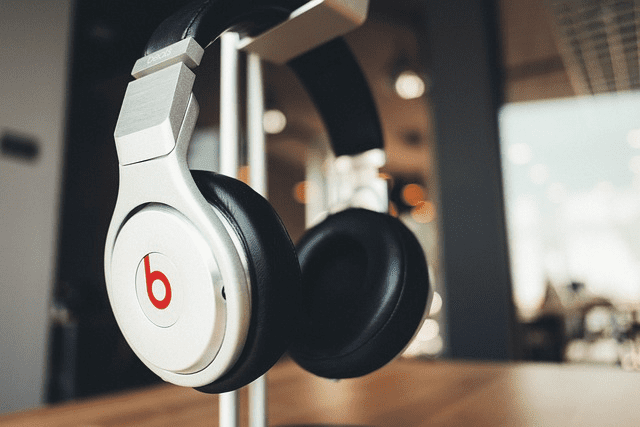 Evolution-Of-Headphones-The-Rise-Of-Stylish-Headphone-Brands